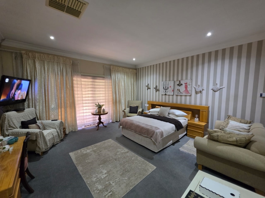 8 Bedroom Property for Sale in Riebeeckstad Free State